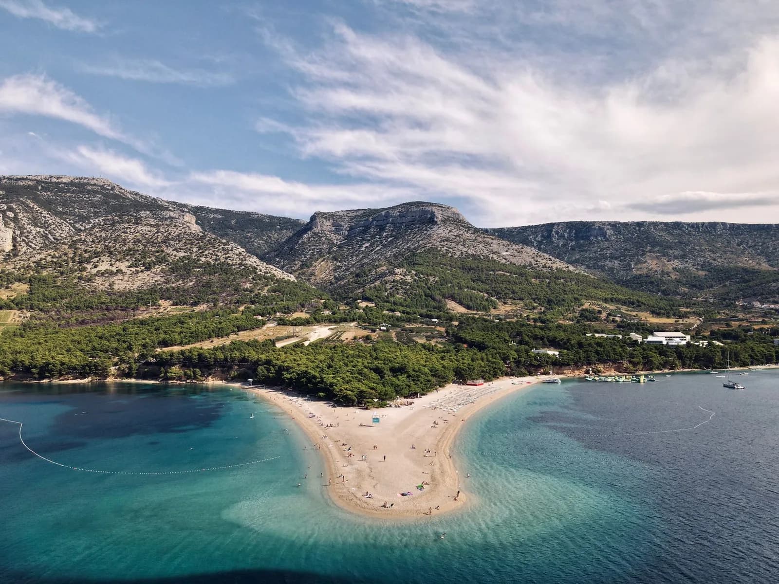 La plage de Zlatni Rat à Bol, sur l'île de Brač