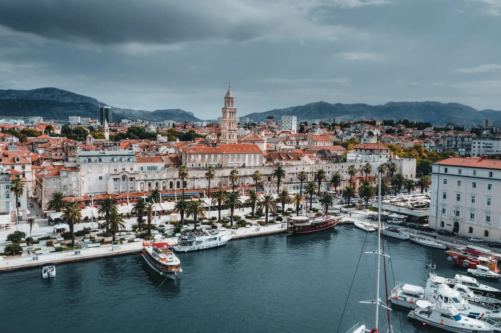 La Riva de Split et le palais de Dioclétien, en Dalmatie